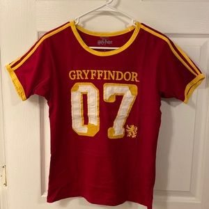 Universal Studios Gryffindor Quidditch Shirt (Potter #7). Size Small
